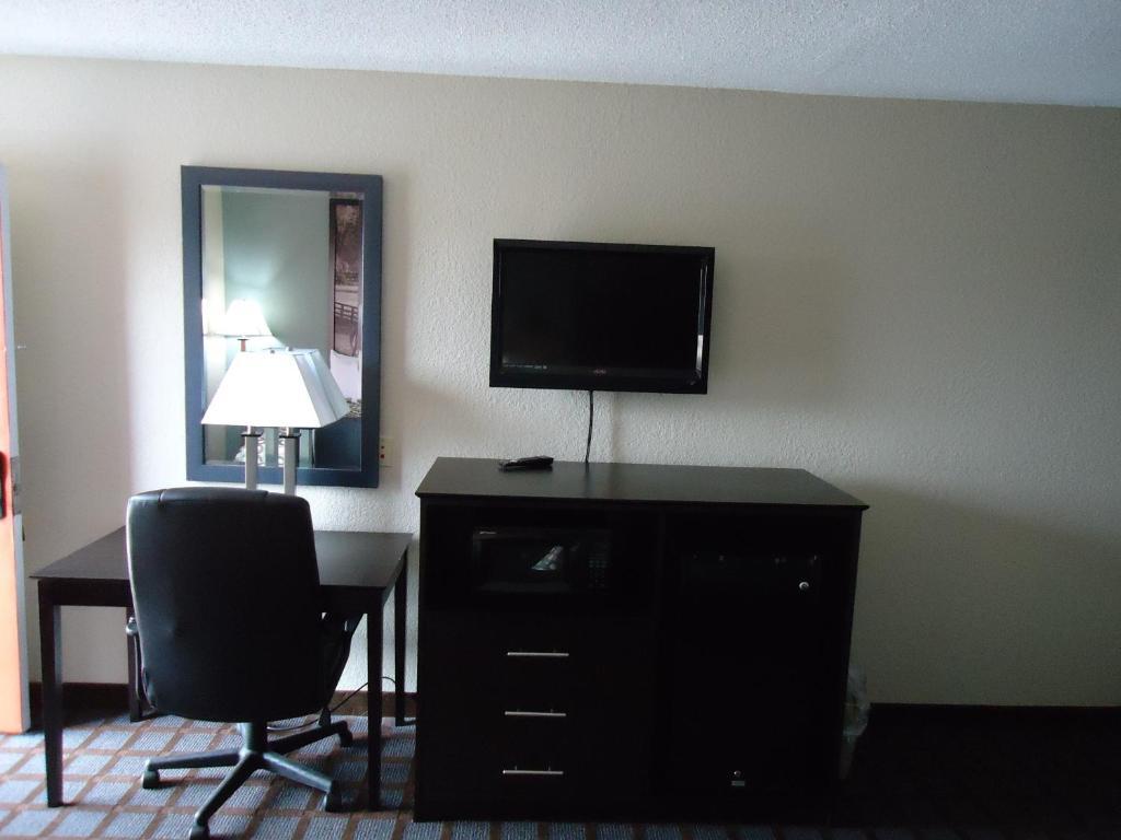 Super 8 Paducah Motel Room photo