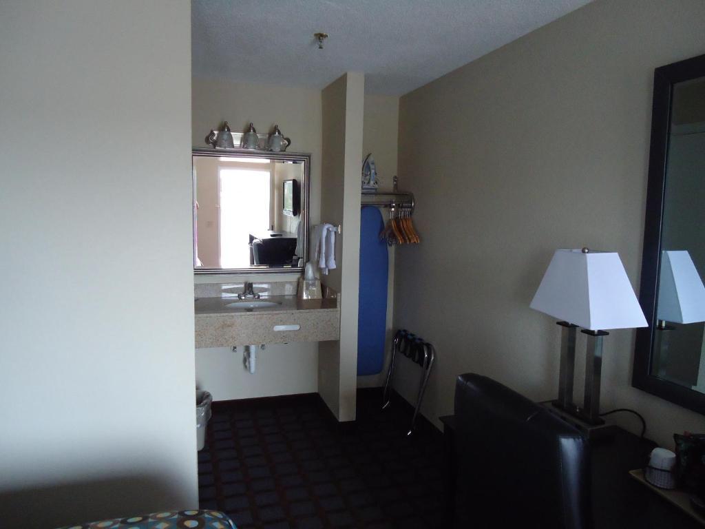 Super 8 Paducah Motel Room photo